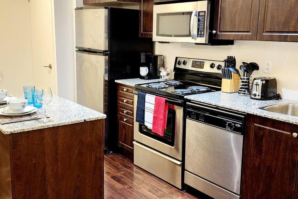 Lakeview Condo In Downtown With Free Parking. Toronto Esterno foto