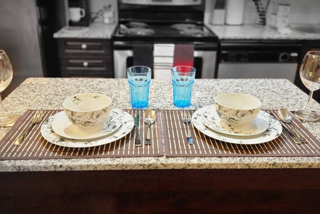 Lakeview Condo In Downtown With Free Parking. Toronto Esterno foto