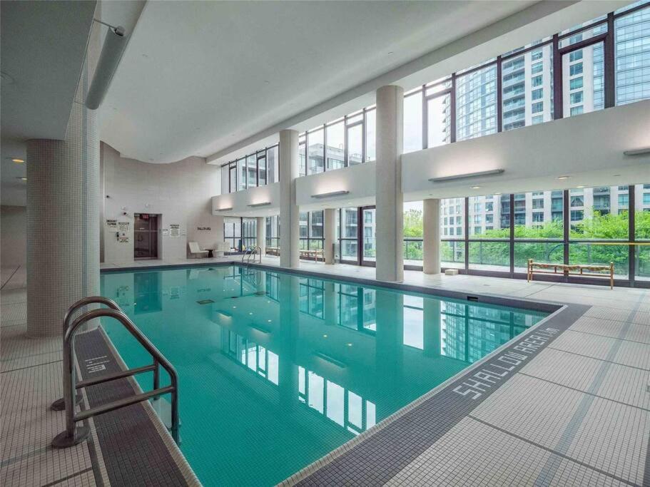 Lakeview Condo In Downtown With Free Parking. Toronto Esterno foto