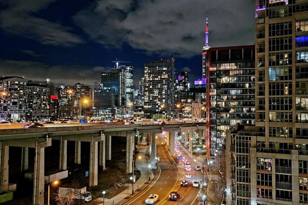 Lakeview Condo In Downtown With Free Parking. Toronto Esterno foto