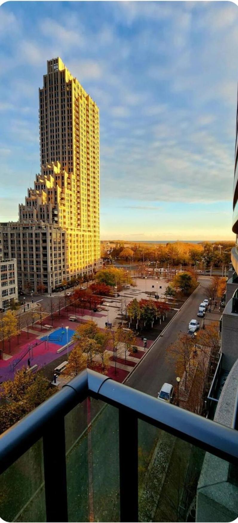 Lakeview Condo In Downtown With Free Parking. Toronto Esterno foto